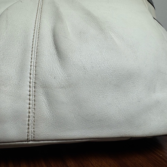 Coach F13759 White Leather Shoulder Bag Purple Lining Silver Hardware - Picture 8 of 16